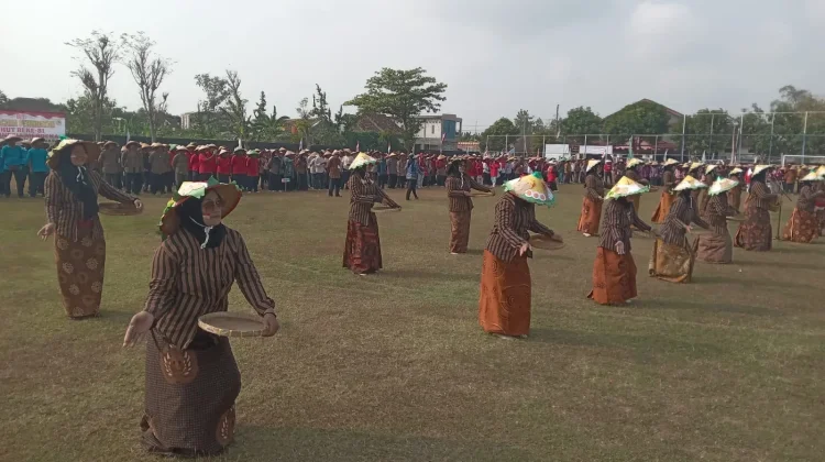 Ribuan Petani Sukoharjo Gelar Upacara HUT ke-81 RI, Biaya Swadaya dari Petani