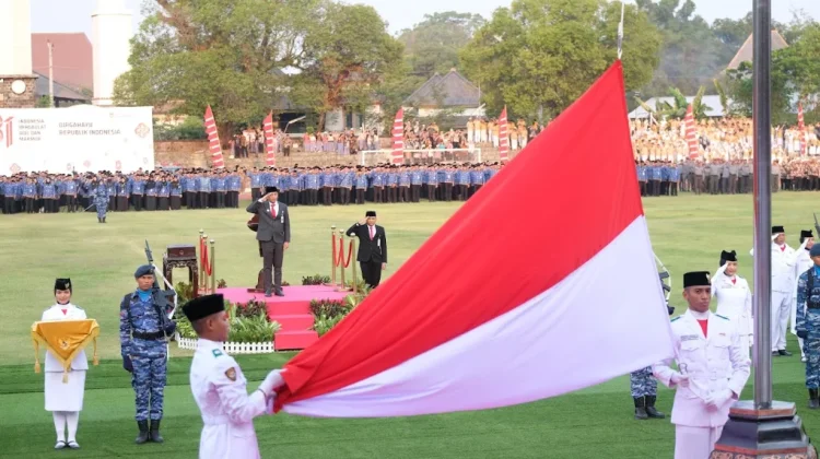 Wali Kota Respati Apresiasi Paskibraka usai Penurunan Bendera Merah Putih