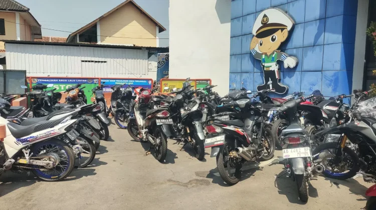Tekan Laka Lantas, Kasatlantas Karanganyar Gencarkan Tilang Manual