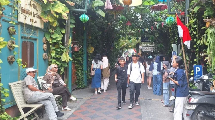 Libur HUT ke-81 RI, 1500 Wisatawan dari Berbagai Daerah Serbu Kampung Batik Kauman