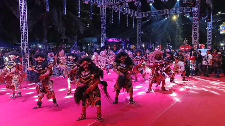 Ribuan Warga Tumpah Ruah Saksikan Eco Culture Karanganyar Night Carnival