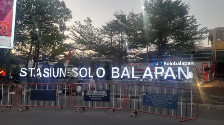 Menapak Jejak di Solo Balapan, Stasiun Ikonik di Jantung Kota