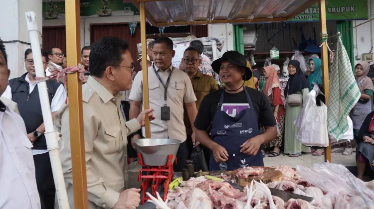 Cek Harga Daging Ayam, Mendag Sidak di Pasar Ir Sukarno Sukoharjo