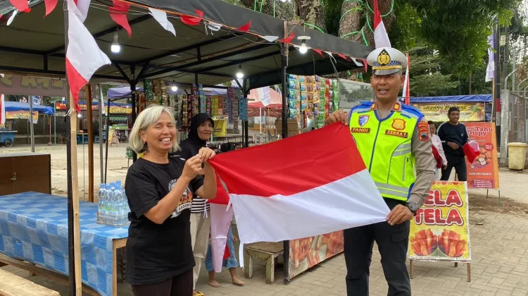 Polres Boyolali Bagikan 310 Bendera Merah Putih jelang HUT ke-81 RI