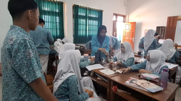 Mahasiswa PLP UMS Jadikan Umbi Kentang sebagai Bahan Pembelajaran