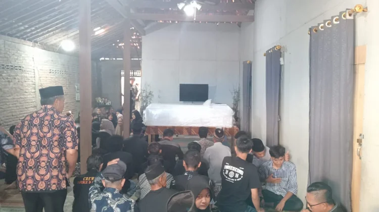 Tangis Duka Iringi Kedatangan Jenazah Galang, PMI Asal Tanon Meninggal di Jepang