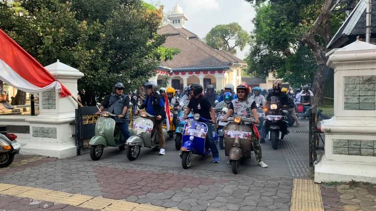 Parade Kemerdekaan Satukan Ratusan Scooterist di Bumi Perkemahan Jurug