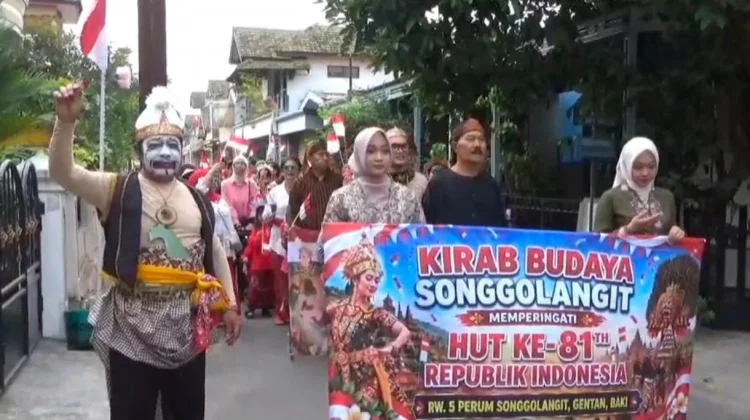 Meriah! Dua Gunungan dan Kostum Wayang Warnai Pawai Budaya Songgo Langit Sukoharjo