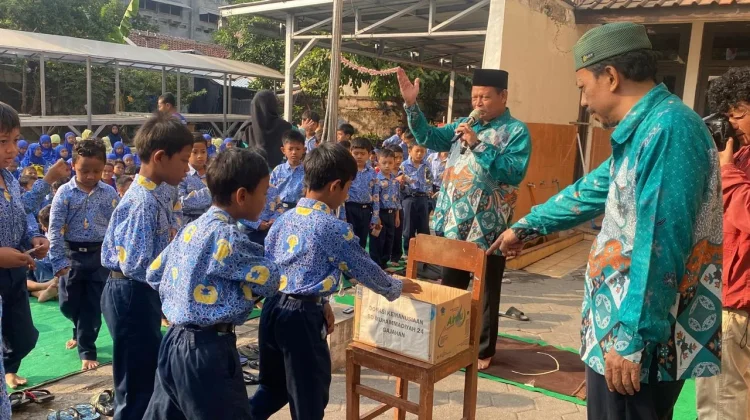 Ajarkan Empati, SD Muhammadiyah 24 Galang Dana Gempa Flores
