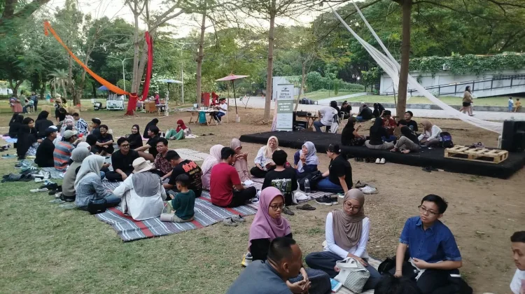 Masyarakat Solo Raya Gelar Baca Buku Serentak Himpun Donasi NTT