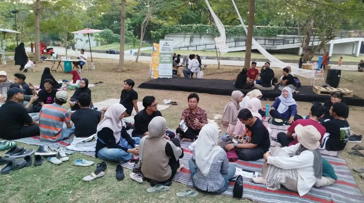 Klub Buku Soloraya Gelar Baca Serentak dan Aksi Donasi Gempa untuk NTT