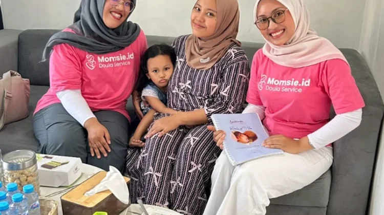 Mahasiswa UPN Ciptakan MOMSIE untuk Dampingi Ibu Hamil