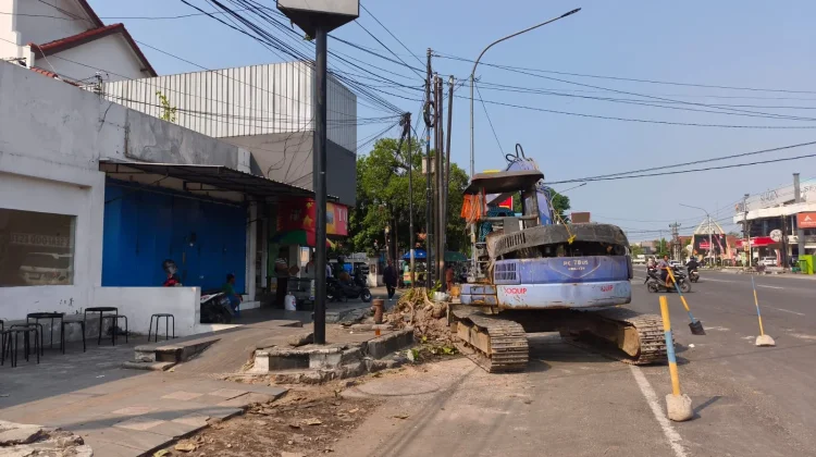 Proyek 'Glowingisasi' Jalan Sukowati Ancam Utilitas, PDAM Mulai Siaga