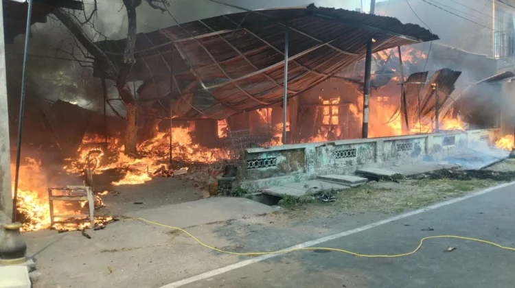 Kos dan Lokasi Pengrajin Sofa di Pajang Terbakar, Hampir Renggut Nyawa Dua Orang