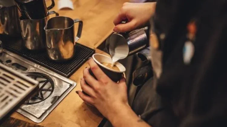 Tren Kedai Kopi 2026: Bagaimana Budaya Kopi Berkembang di Kafe