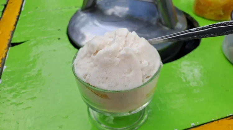 Es Puter Jadul, Manis Tradisi yang Tetap Digemari