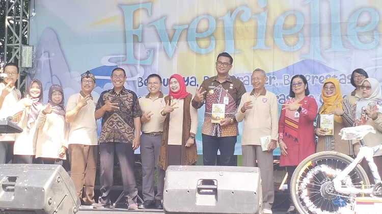 HUT SMA Negeri 2 Klaten Ditandai Peluncuran Buku 'Jejak yang Terus Menyala 85'