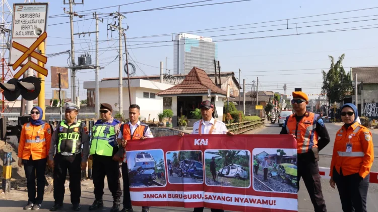 KAI dan Satlantas Surakarta Tindak Pelanggaran di Perlintasan Gilingan