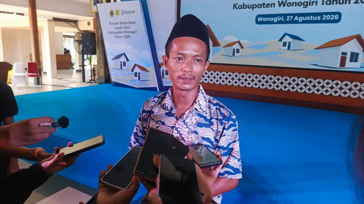 Enam Tahun Tinggal di Rumah Bocor, Warga Eromoko Haru Terima RSLH PT Djarum