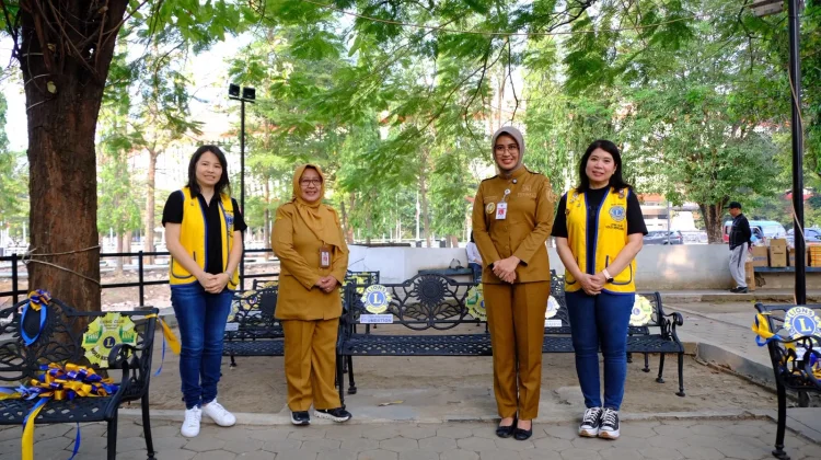 Terima Bantuan Kursi, Pemkot Surakarta Apresiasi Lions Club Solo Bengawan