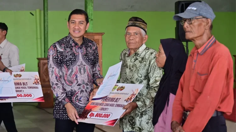 Sebanyak 1. 171 Petani dan Buruh Pabrik di Sukoharjo Terima BLT DBHCHT Bea Cukai