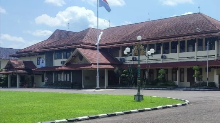 Penataan Eks Kantor Pemkab Sragen Dimulai, Pagar dan Gedung Dibongkar