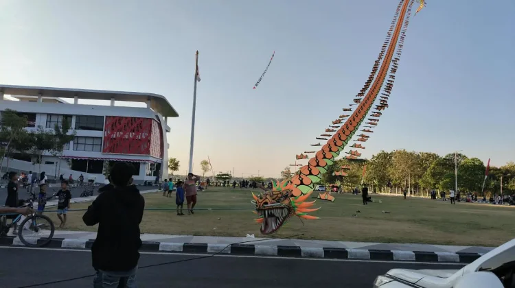 Jelang Festival, Langit 'IKN' Sragen mulai Dihiasi Layang-Layang Raksasa