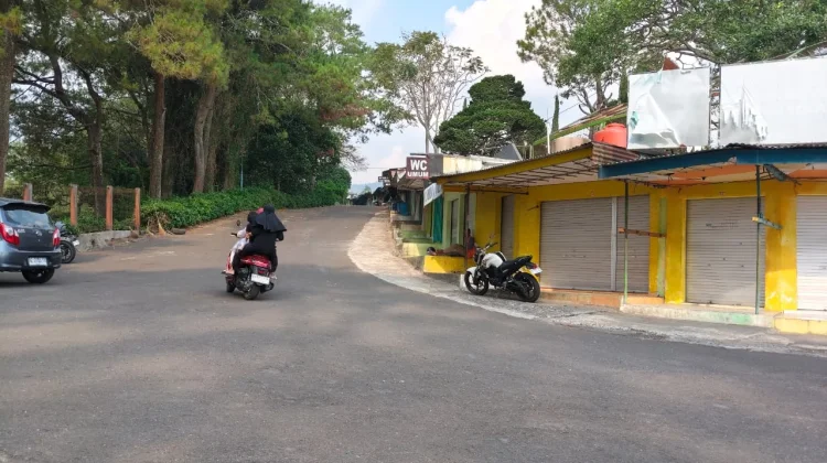 Cerita 53 Tahun Mbah Lamiyem, Setia Merawat Napas Ekonomi Grojogan Sewu