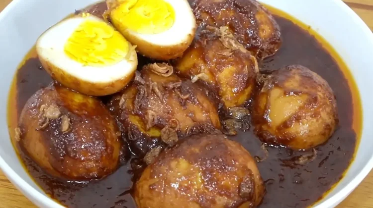 Resep Semur Telur Kuah Cokelat Pekat ala Rumahan