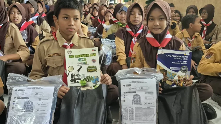 Pemkab Boyolali Mulai Bagikan Seragam dan LKS Gratis untuk Pelajar SD-SMP