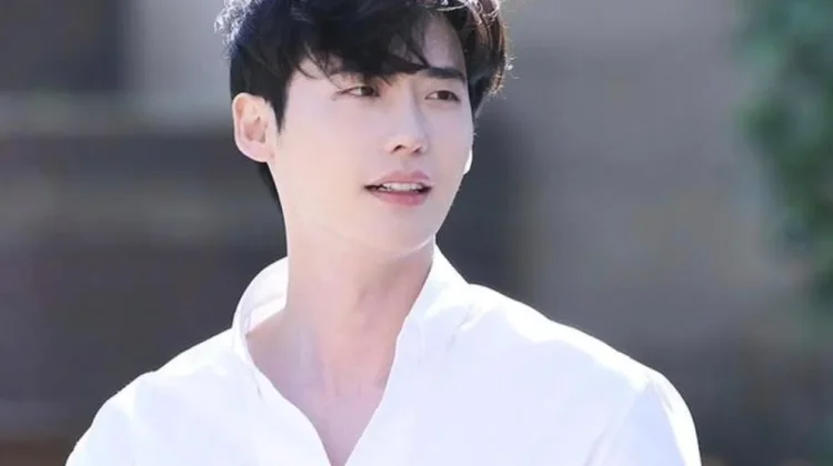 Comeback ke Genre Romantis, Lee Jong Suk Jadi Aktor Utama di "Iseop's Romance"