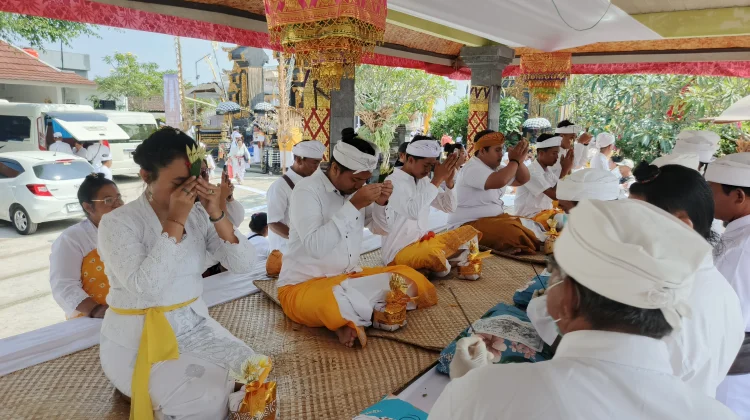 Ribuan Umat Hindu Padati Piodalan 2026 di Pura Pasekan Agung