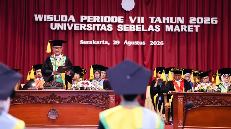 Rektor UNS Ingatkan Wisuda Bukan Akhir, tapi Awal Babak Baru