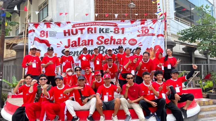 Pekik Merdeka dan Salam SKS Warga Joglo Surakarta