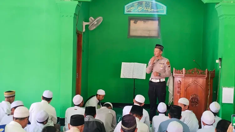 Satlantas Polres Sragen Edukasi Santri soal Keselamatan Berkendara