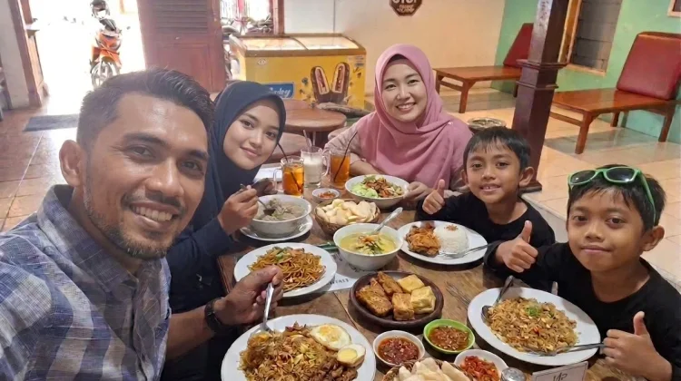 Kebiasaan Makan Bareng ternyata Bisa Buat Panjang Umur
