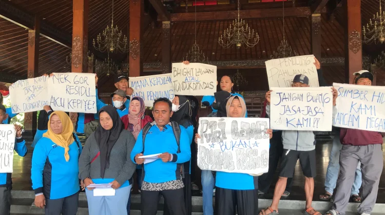 Pemulung Putri Cempo Tuntut Persoalan Polusi hingga Kebisingan Ditangani