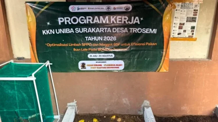 Tim KKN UNIBA Bersama BUMDes Desa Trosemi Kembangkan Budidaya Maggot