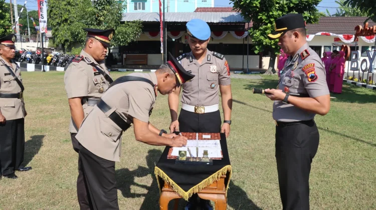 Kapolres Boyolali Pimpin Sertijab Enam Jabatan dan Kenaikan Pangkat Pengabdian