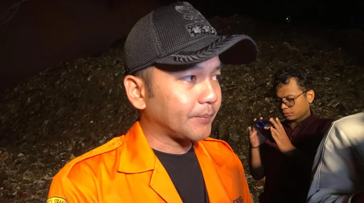 Kebakaran TPA Putri Cempo, Warga Terdampak Asap Dievakuasi