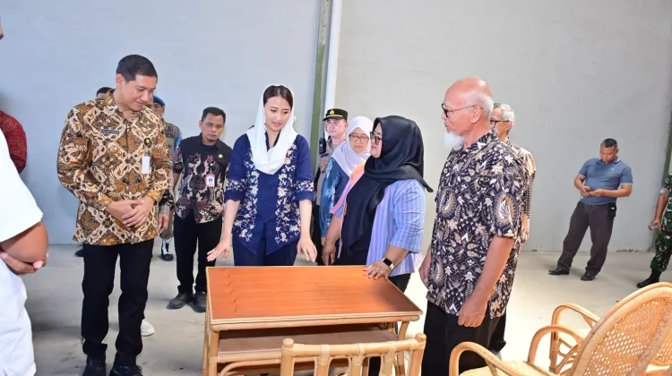 Wamendag Kunjungi Perajin Rotan di Desa Trangsan Sukoharjo