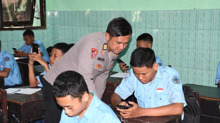 Dorong Literasi Digital, Polres Karanganyar Latih 361 Siswa SMKN 2 Karanganyar