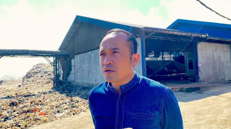 DLH Solo Fokuskan Operasi Water Bombing TPA Putri Cempo Ke Arah Zona B