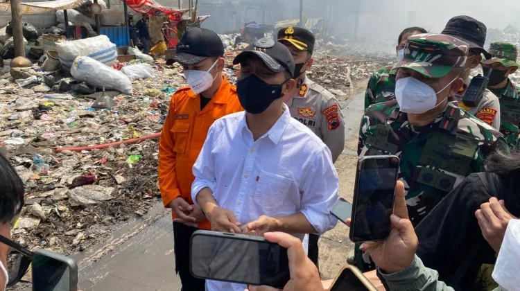 Gubernur Jateng Tinjau TPA Putri Cempo Jamin Keselamatan Warga