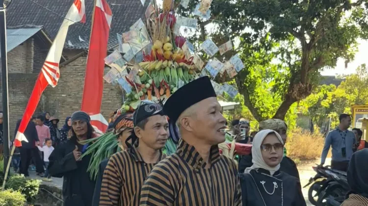 Nguri-uri Budaya, Ratusan Warga Gentan Boyolali Gelar Tradisi Memetri Desa