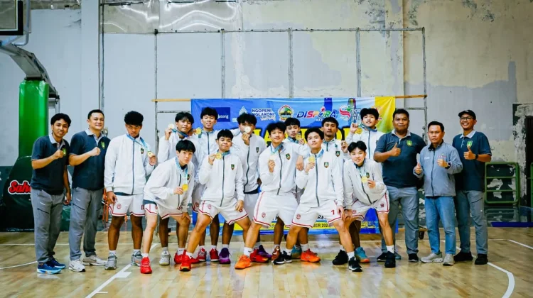 Kalahkan Tuan Rumah Semarang, Tim Basket Putra Surakarta Sabet Emas POPDA Jateng