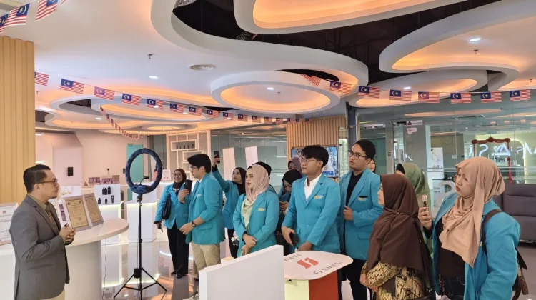 Prodi Manajemen UMS Melakukan Company Visit ke FARMASi Corp Malaysia