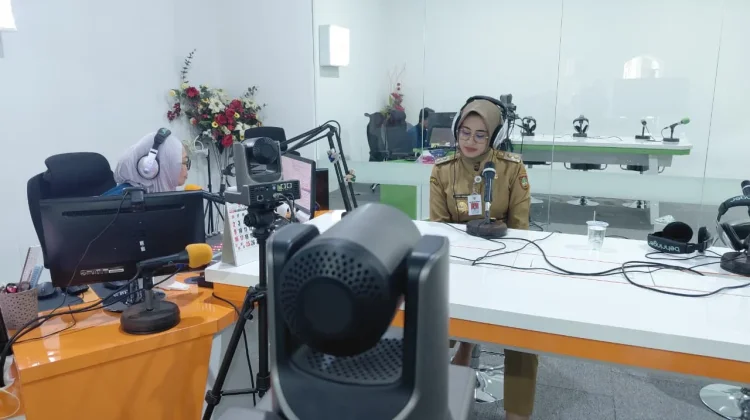 Baca Berita di RRI, Wawali Astrid Akui Tak Semudah yang Dibayangkan