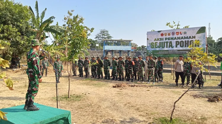 Kodim 0735/Surakarta Tanam Pohon Produktif di Kampung Sewu