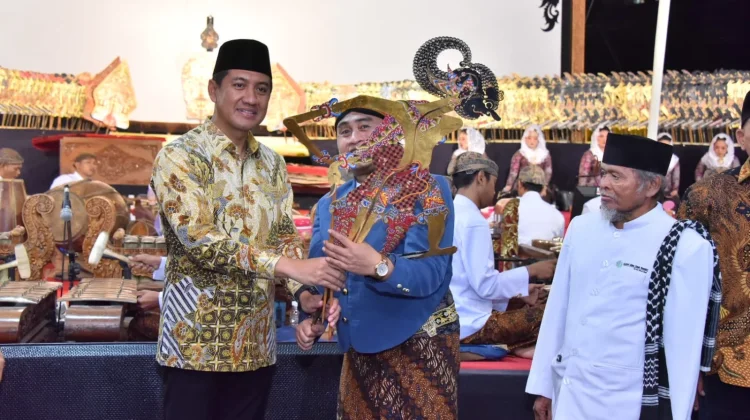 Wayang Kulit Bimo Suci, peringatan Maulid Nabi di Masjid Tombo Ati Solo Baru
